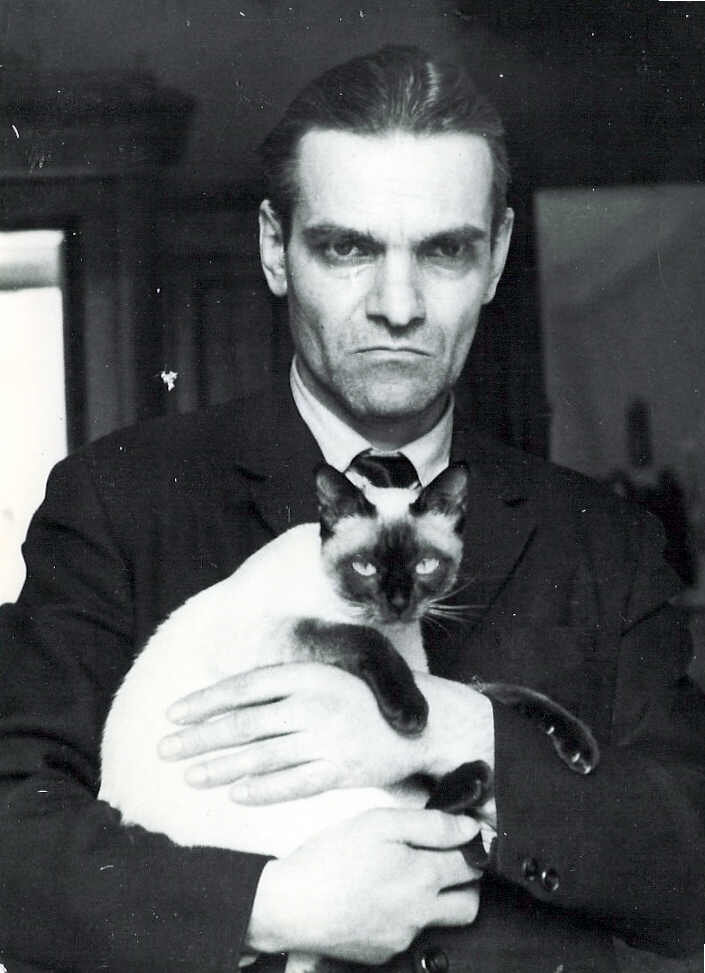 Юрий Валентинович Кнорозов и его любимица, сиамская кошка Ася