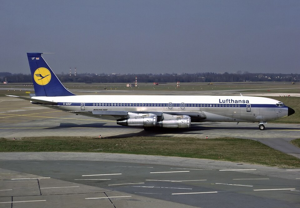 Boeing 707 компании Lufthansa.  Один из первых реактивных пассажирских лайнеров в мире, наряду с советским Ту-104. Фото: Perry Hoppe.