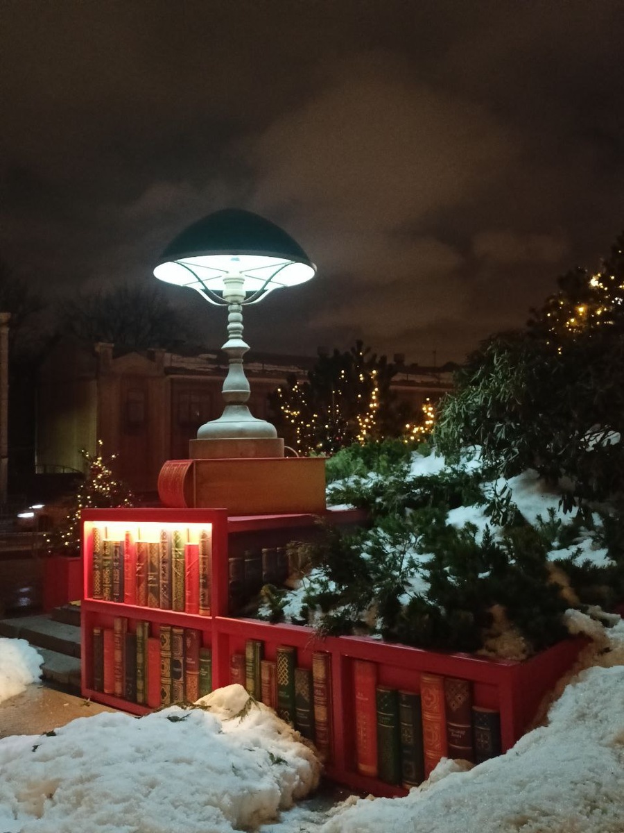 Да, это зима. Яна Турло благодарим за фото возле библиотеки им. Ленина в Москве