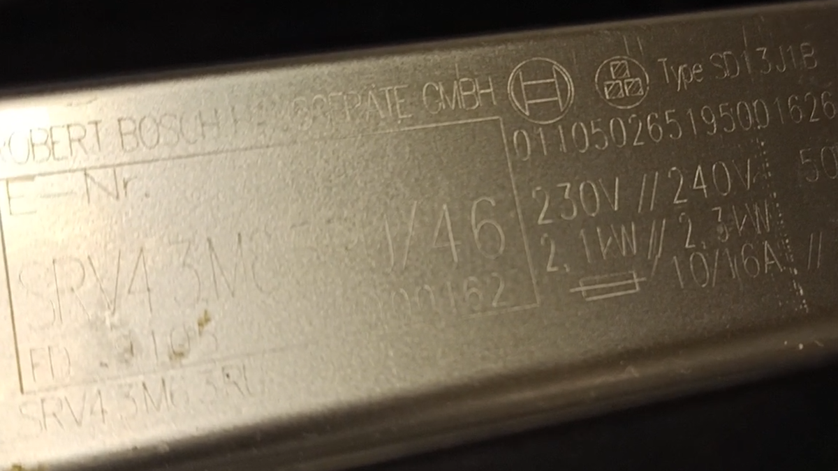 Шильд - гравировка на верхнем торце дверцы ПММ Bosch SPV43M63RU/46, тип SD13J1R.