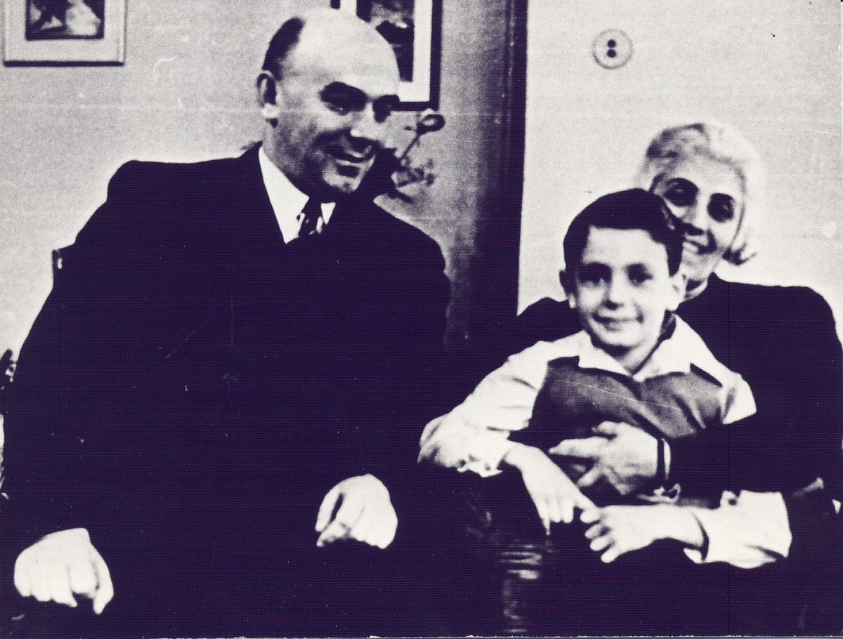 С. С. Александровский с женой и сыном