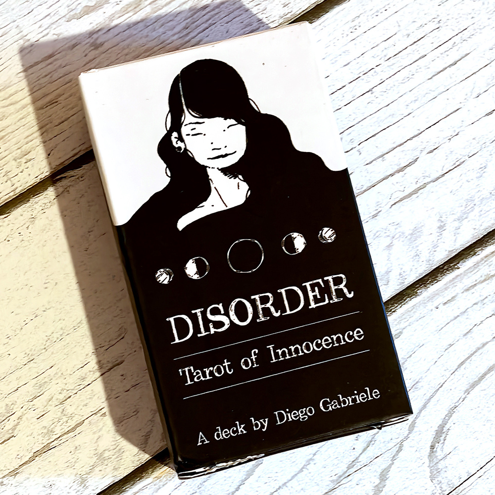 Disorder - Tarot of Innocence: дизайн коробки (фото моё)