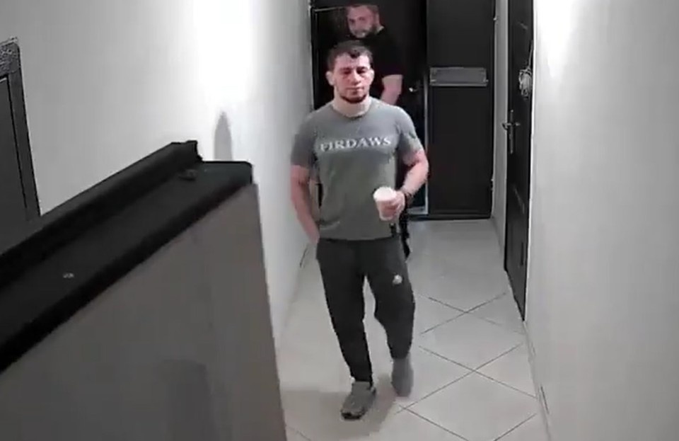    Спортсмен с другом подошли к соседкам, и Джихад начал скандал. Фото: стоп-кадр видео