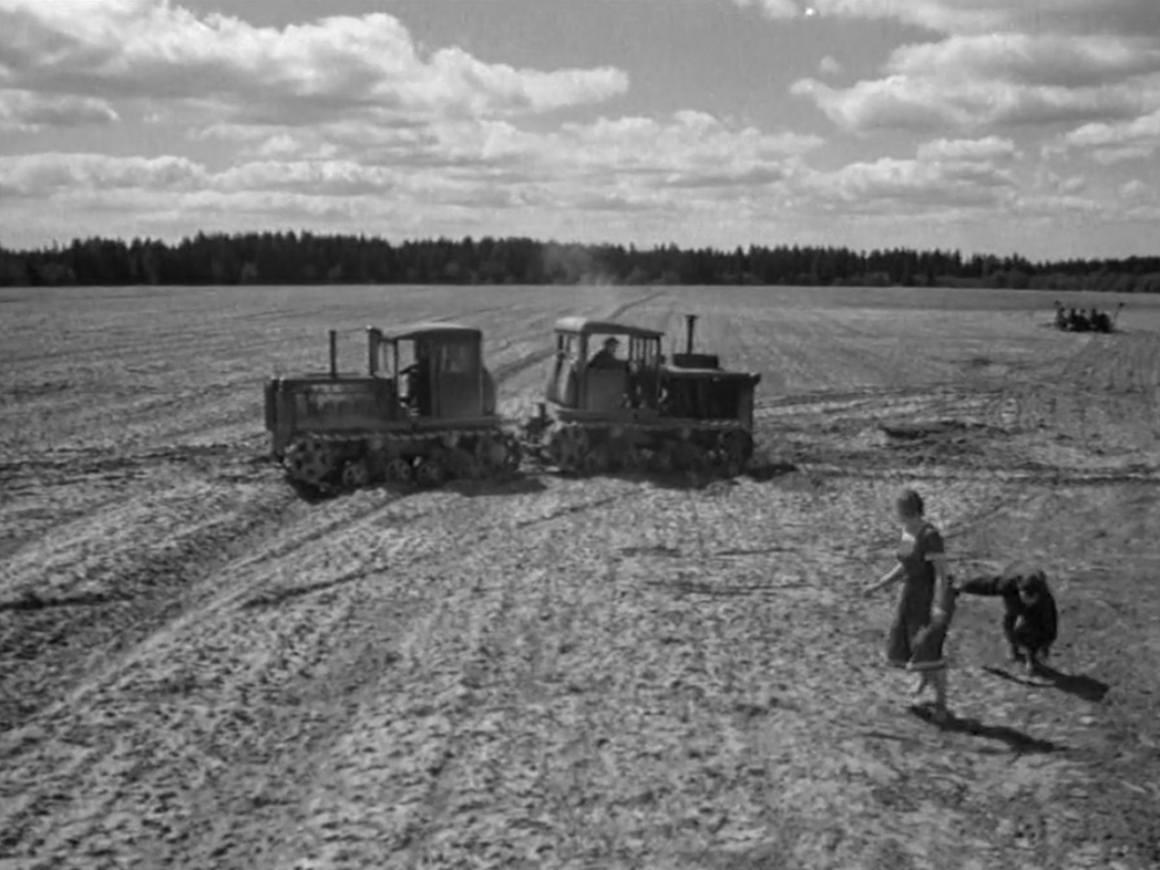 Трактористы развлекаются. Фильм "Дело было в Пенькове"