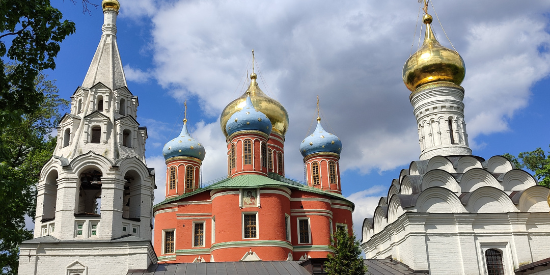 Донской монастырь в Москве - "почти все приближаются к нему с умилением и слезами..."
