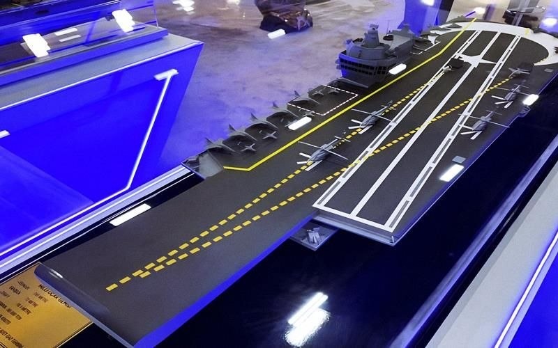 Турция занялась авианосной группой.