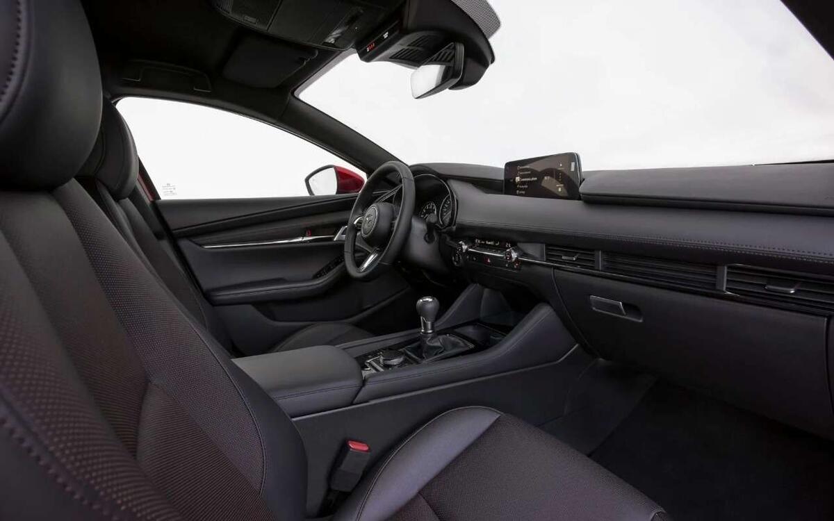 Спустя восемь лет Mazda 3 «лениво» обновилась — отличия еще нужно поискатьРестайлинговой Mazda 3 добавили матричные фары и доработали круиз-контроль
📷
📷
📷
📷

