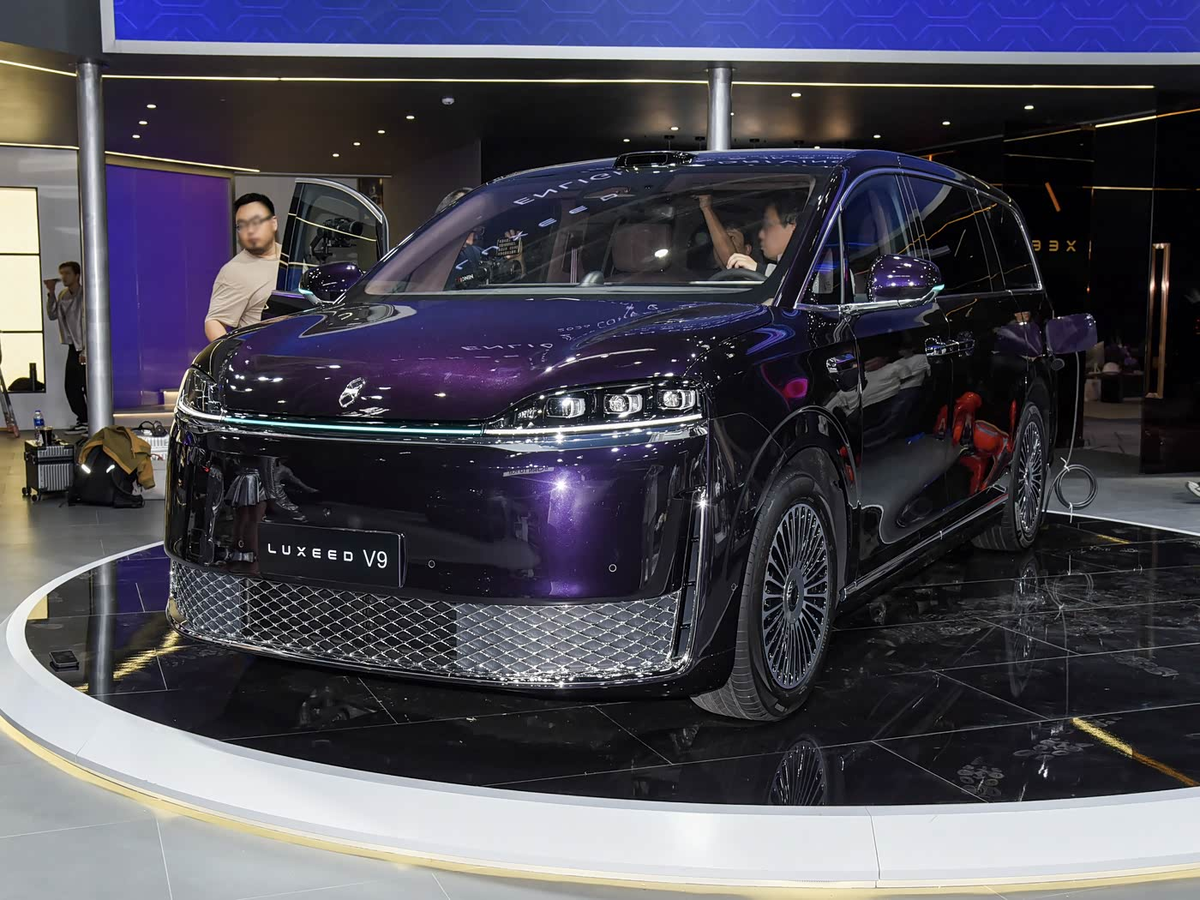 Новый минивэн от Chery и Huawei с гибридной силовой установкой – Luxeed V9