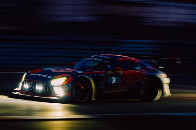 Макс Ферстаппен за рулём Mercedes-AMG GT3 Evo на ночном отрезке гонки «24 часа Нюрбургринга