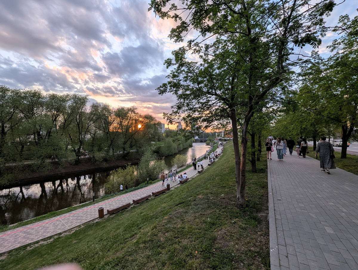 Набережная реки Исеть в Екатеринбурге.