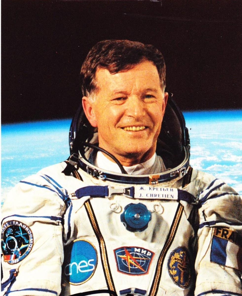 Первый французский космонавт Жан-Лу Кретьен перед вторым полётом. 1988 год.