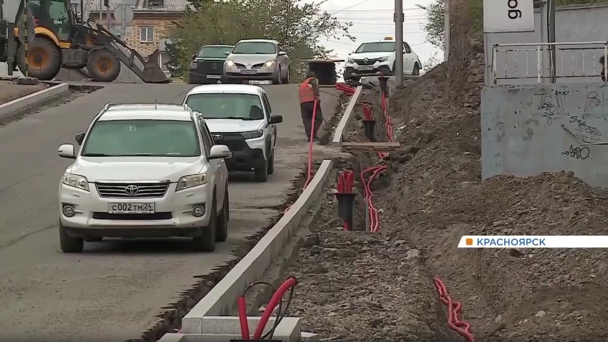     Жители домов на улице Кирова в Красноярске потеряли десятки парковочных мест