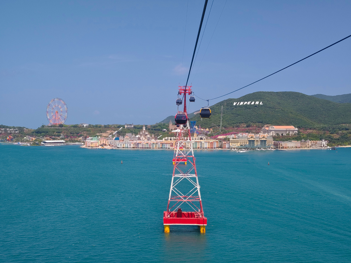 Канатная дорога до острова Vinpearl. Отель Vinpearl Resort Nha Trang 5* (Нячанг, Вьетнам)