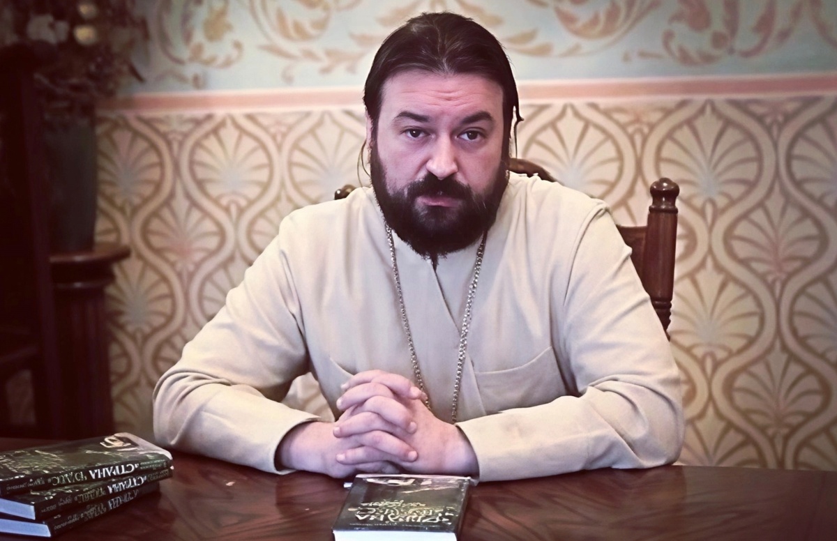 Андрей Ткачёв — протоиерей, настоятель Храма Троицы Живоначальной в Хохлах, писатель, телеведущий, блогер, миссионер.