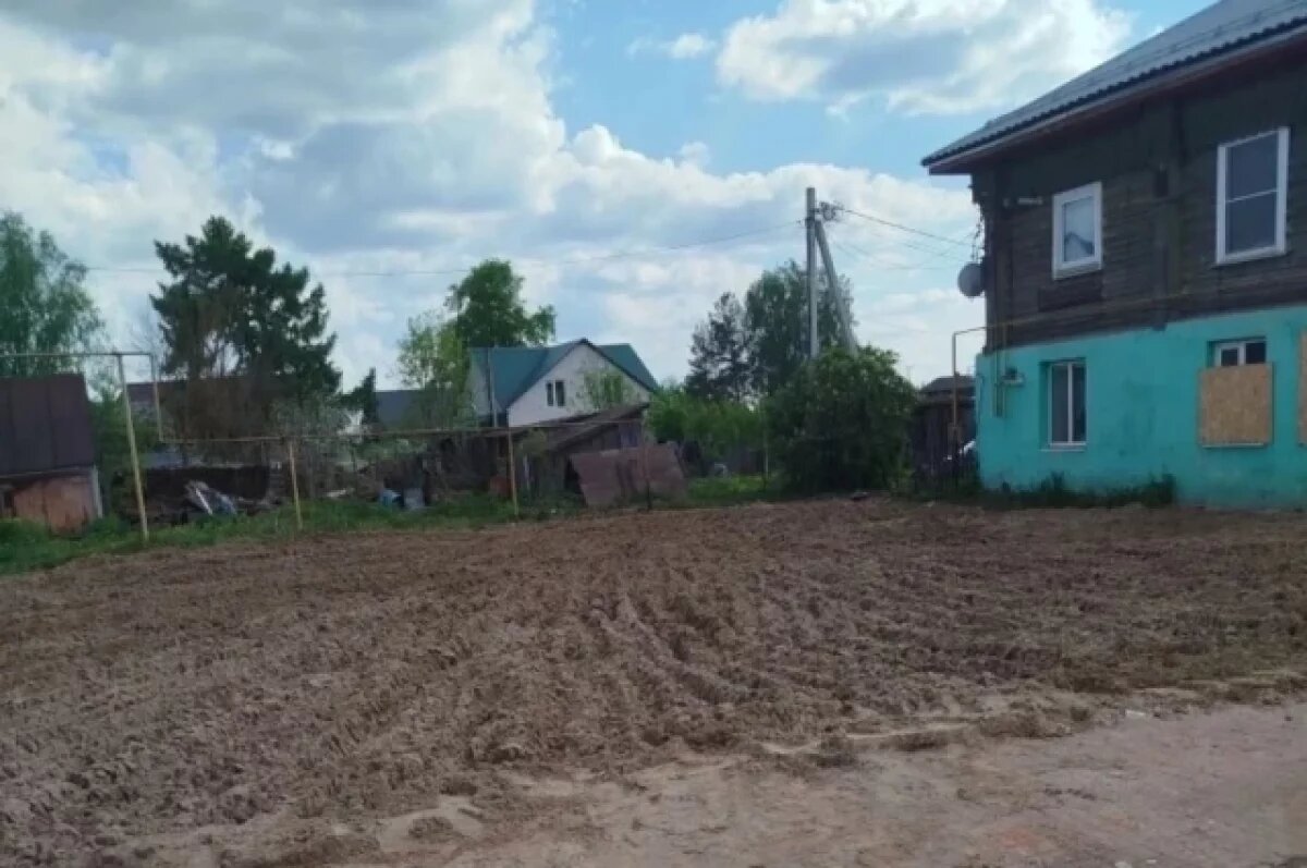    В Судогде спустя год снесли дом с обрушившейся стеной на улице Ленина