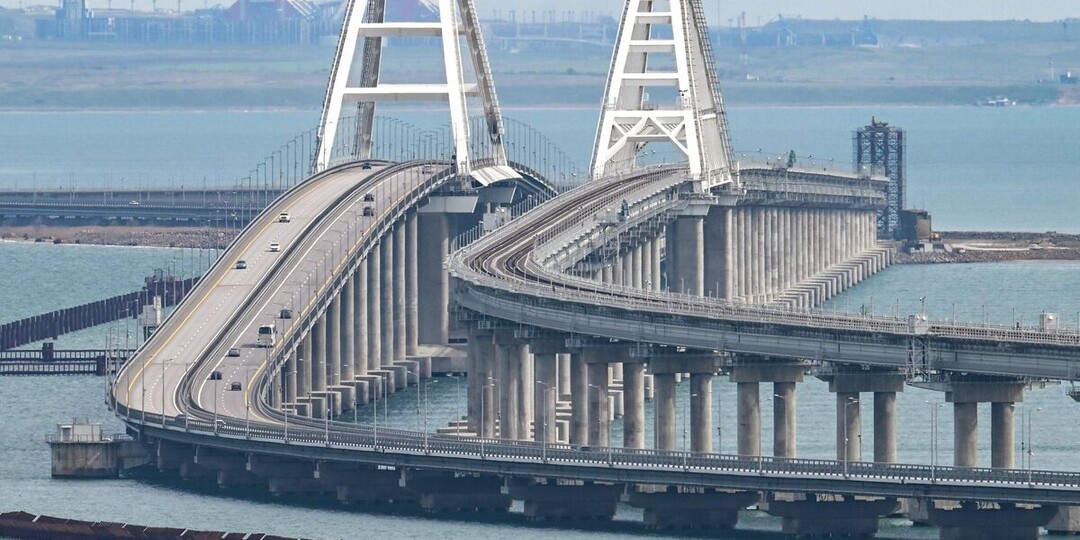 Крымский мост открыли после приостановки движения