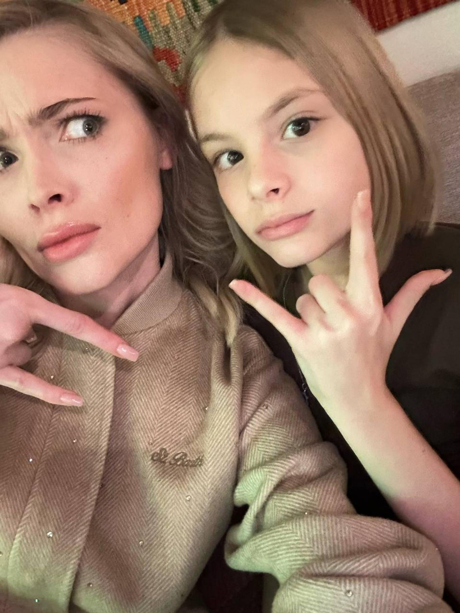    Алёна Шишкова с дочерью. Фото: Телеграм @shishkovaalena