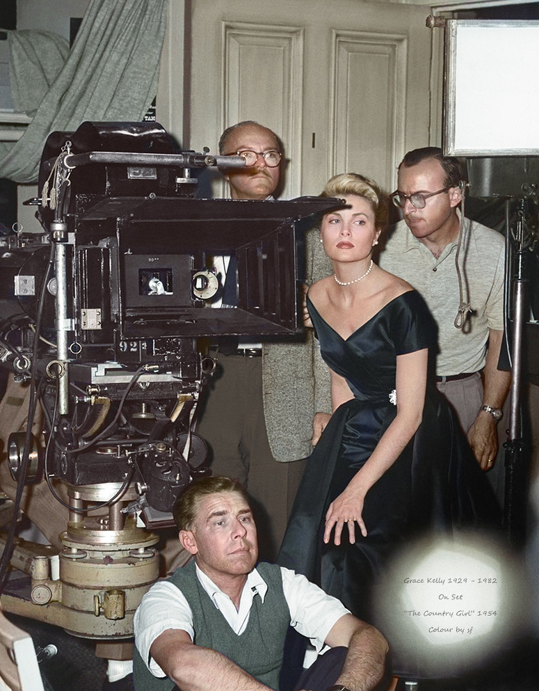  Грейс на съемочной площадке фильма "Деревенская девушка", 1954 год. 