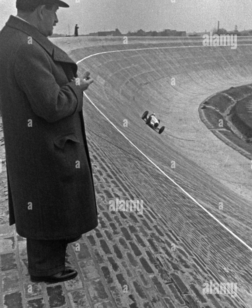 Фердинанд Порше, архивное фото
(Источник: Alamy / Porsche AG Historical Archive)