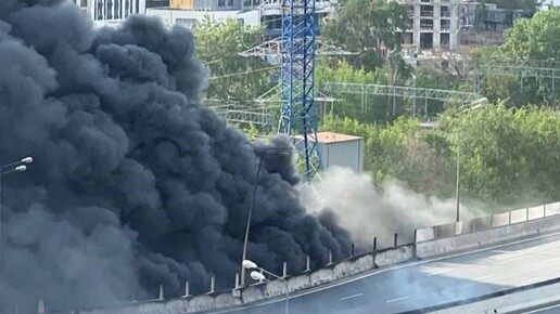 В Москве вспыхнул крупный пожар | Lenta.ru | Дзен