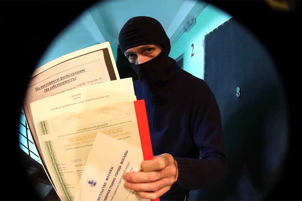    Подделка подписей на важных документах продолжает оставаться эффективным инструментом мошенников. / Сергей Михеев