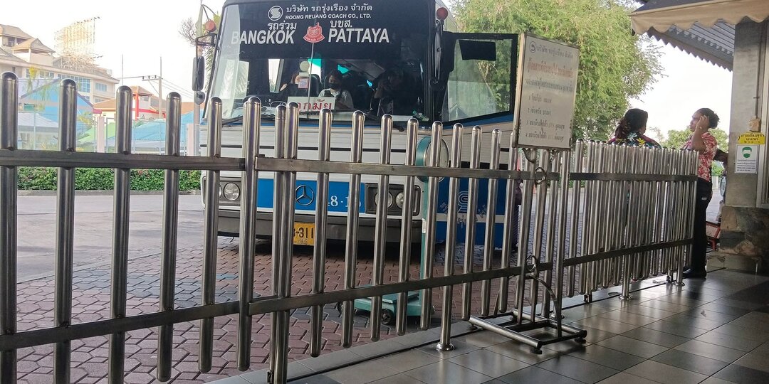 Тайский кидок Ч2. Девочка у автобуса