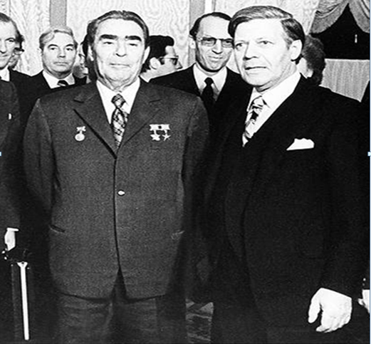 Генсек Л. Брежнев и канцлер Г. Шмидт в Москве в 1974 г. 