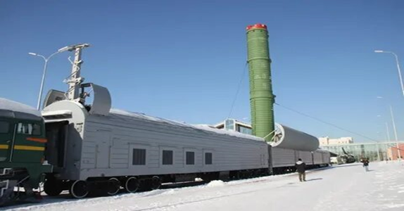 Ядерные боевые комплексы "Баргузин" и "Молодец". Находились в непрерывном движении, в том числе, вдоль границы с Китаем. Всего было построено 12 таких комплексов. 