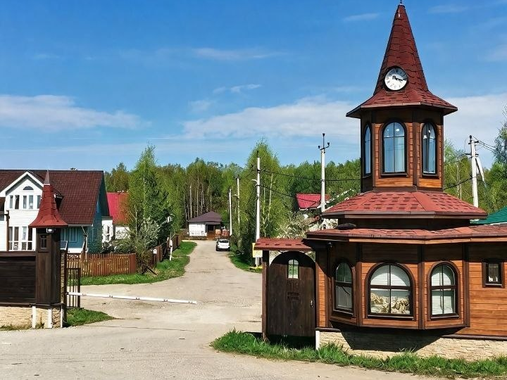 Крытый теннисный корт, бассейн, конный двор и рыбалка в Каменском водохранилище