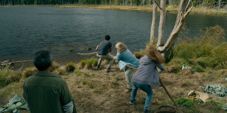 кадры из сериала «Извне» (From), 4 сезон, 5 серия «What a Long Strange Trip It's Been». Студия: MGM+ / Epix. Скриншоты сделаны лично автором для обзора и иллюстрации материала. Все права на сериал и его элементы принадлежат правообладателям.