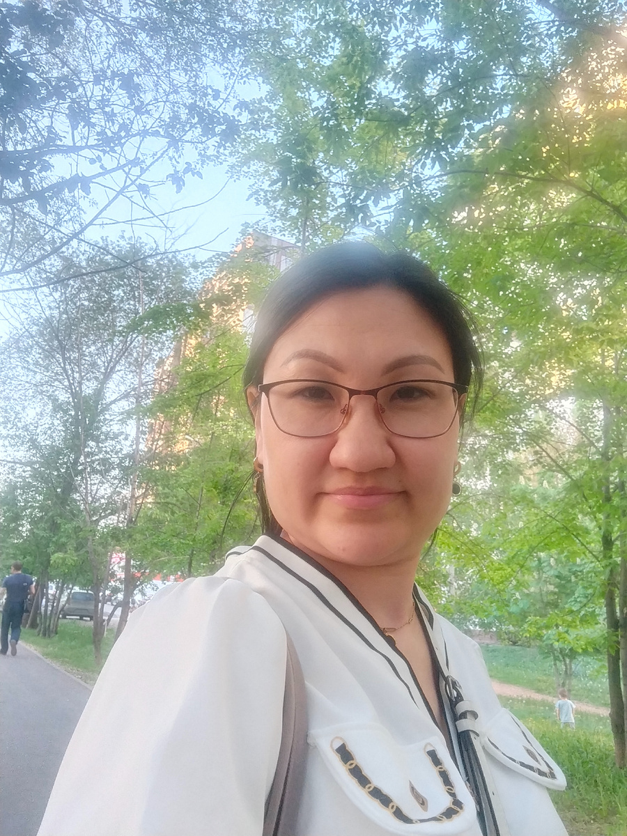 Довольная , что ничего не болит. 