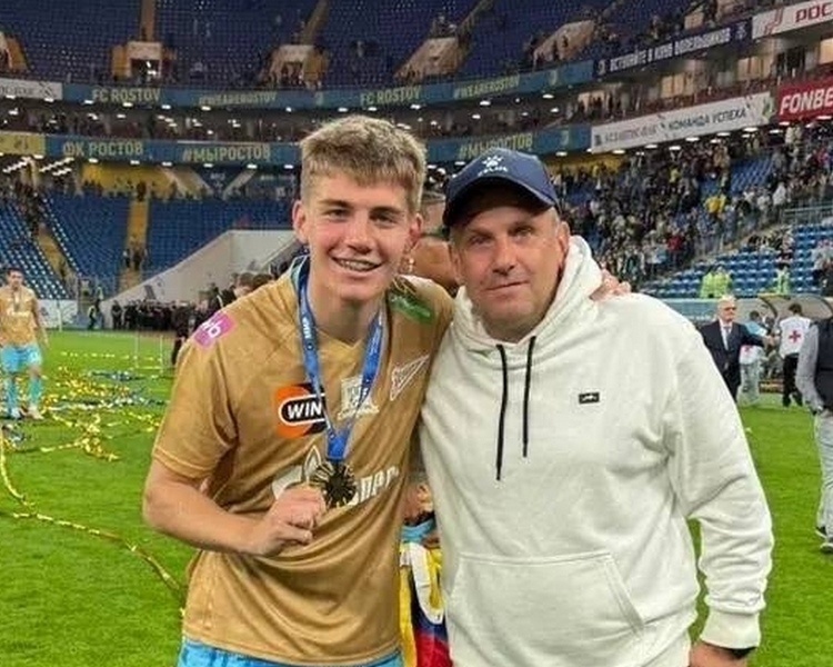     Курский футболист Даниил Кондаков стал чемпионом России в составе ФК "Зенит"