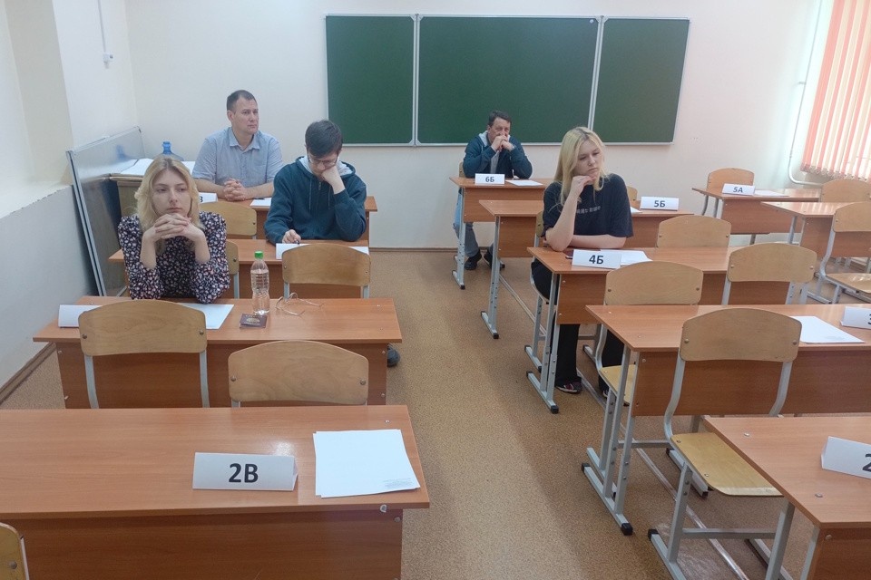    За партами рядом и дети, и их родители. Ирина ФАСОВА