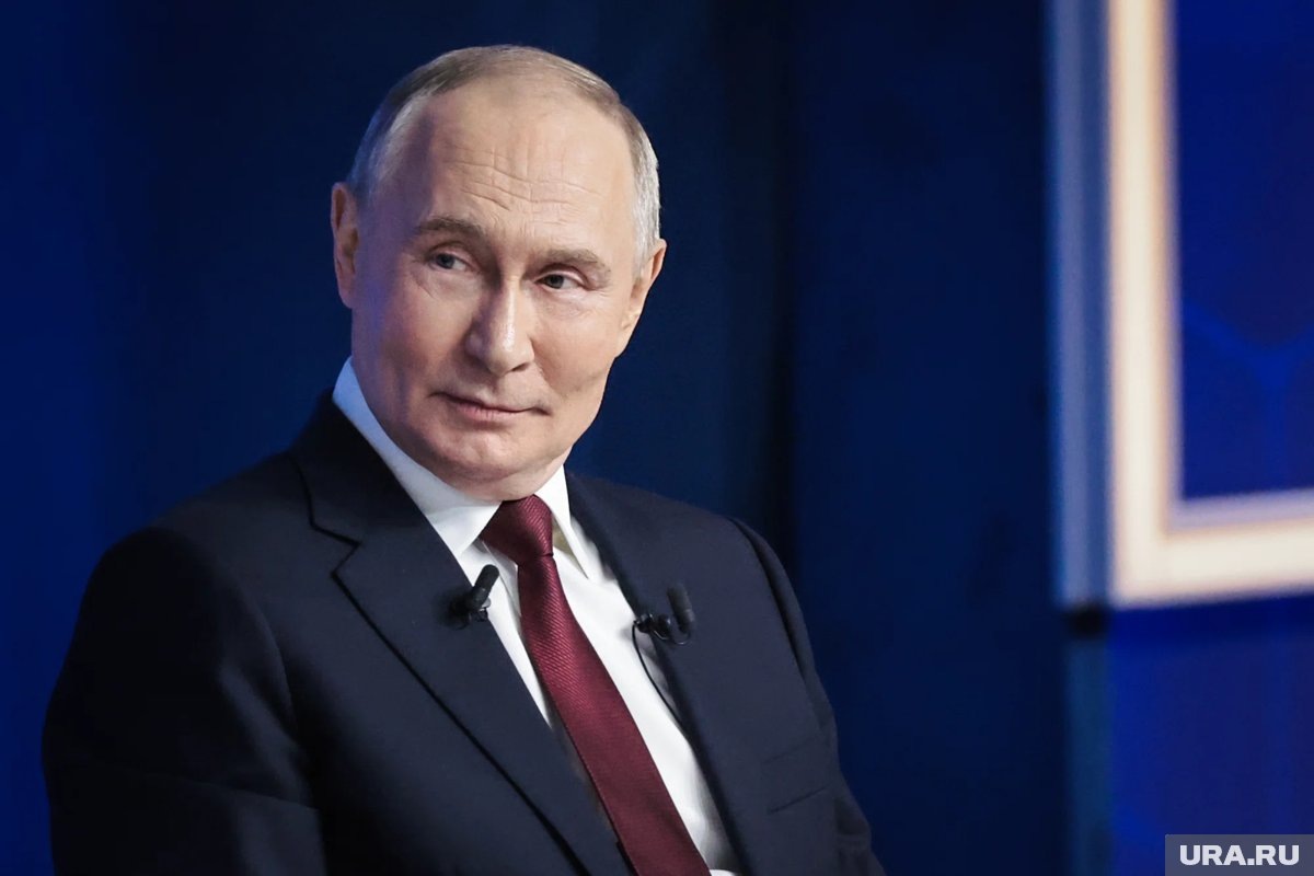     Кирилл Бажанов явился на прямую линию с Владимиром Путиным в образе жениха