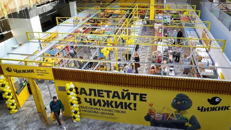    ФОТО: ИКИРИЛЛ КУХМАРЬ:ТАСС: «СТОЛИЧНЫЕ ПРАГМАТИКИ» В ОДНУ КОРЗИНУ КЛАДУТ ДОРОГОЙ КОФЕ ИЛИ ВИНО, А В ДРУГУЮ — САМЫЕ ДЕШЕВЫЕ БАЗОВЫЕ ПРОДУКТЫ ИЗ ЖЕСТКОГО ДИСКАУНТЕРА