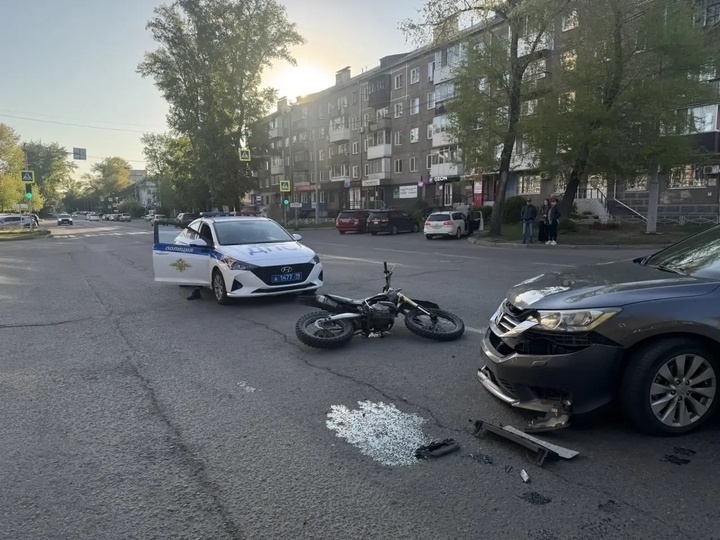     На питбайке ехали два подростка. Фото: социальная сеть "ВКонтакте" ГАИ Хакасии