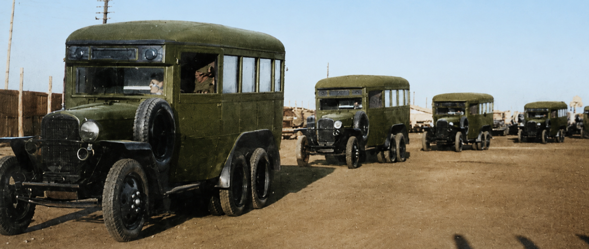 Новенькие ГАЗ-05-193 (1941 год) покидают Горьковский автобусный завод