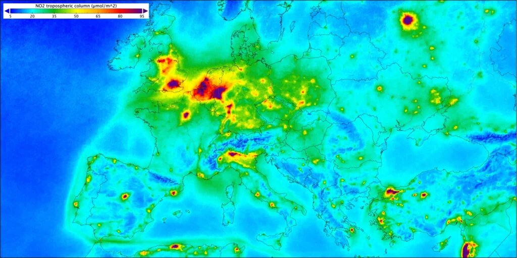 Содержание диоксида азота (NO₂) над Европой по данным миссии Copernicus Sentinel-5P за апрель–сентябрь 2018 года. 
Источник: ESA / contains modified Copernicus data (2018), processed by KNMI.  📷

