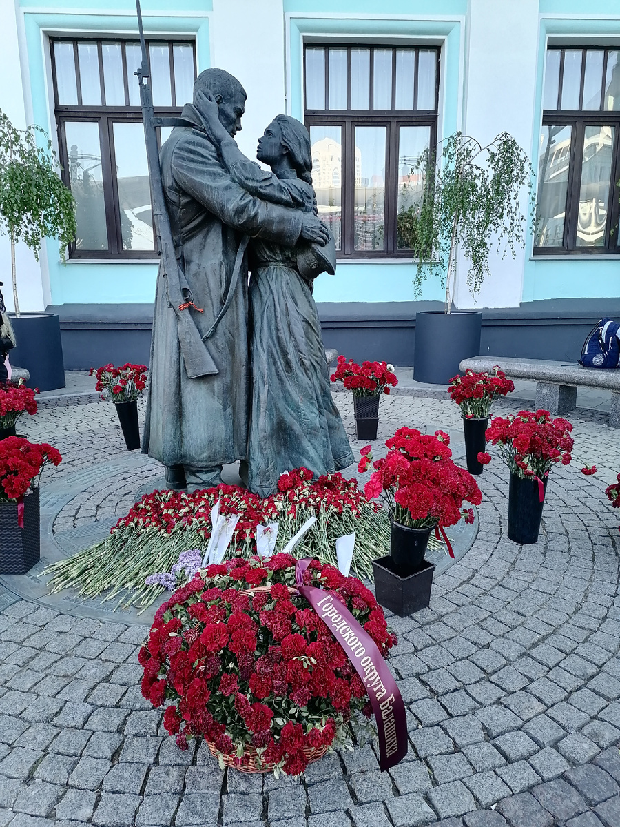 16.05.2026. Москва, Белорусскиц вокзал, памятник "Прощание славянки", 07.16.