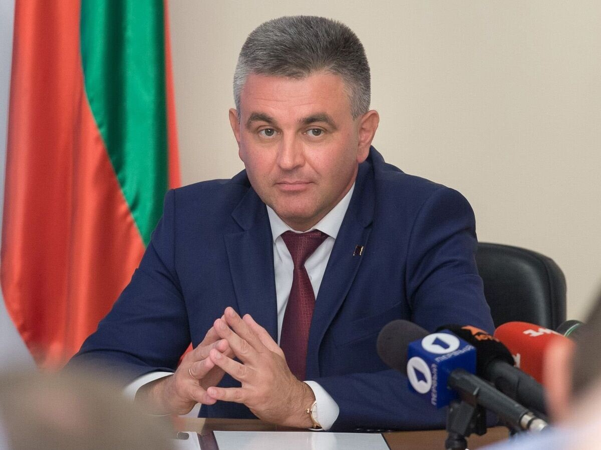     Глава ПМР Вадим Красносельский общается с приднестровскими и украинскими журналистами. 21 июля 2017 | © Фото : официальный сайт Президента ПМР
