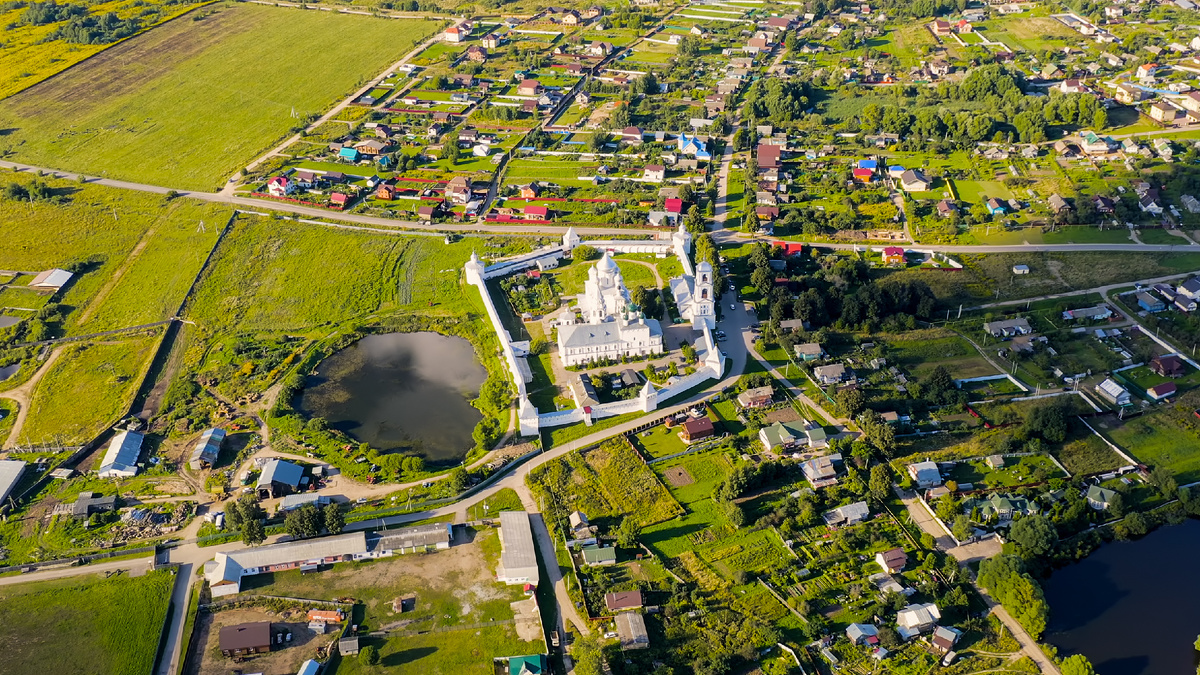 Вид с высоты птичьего полета на Переславль-Залесский, Россия. Источник: Shutterstock, high fliers