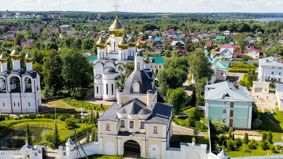 Вид на Свято-Никольский Переславский монастырь, Переславль-Залесский, Россия. Источник: Shutterstock, high fliers