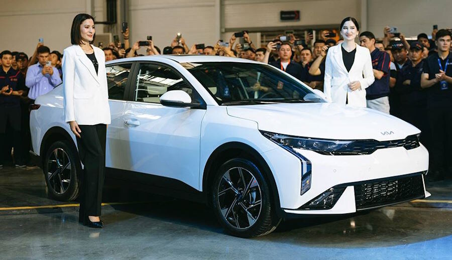 Первый серийный экземпляр модели Kia K3 узбекского производства