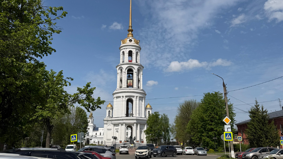 Колокольня Воскресенского Собора,  Высота 106 метров. 