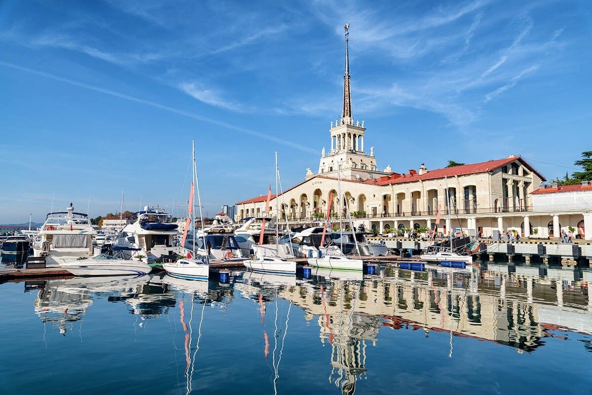 Когда и как отмечают День города в Сочи? Источник: Efired / Shutterstock / FOTODOM📷
