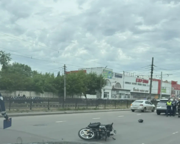     В Курске 48-летний мотоциклист получил травмы в ДТП на Кулакова