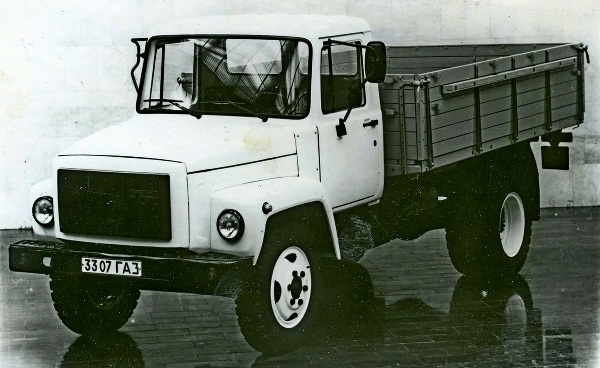 ГАЗ-3307