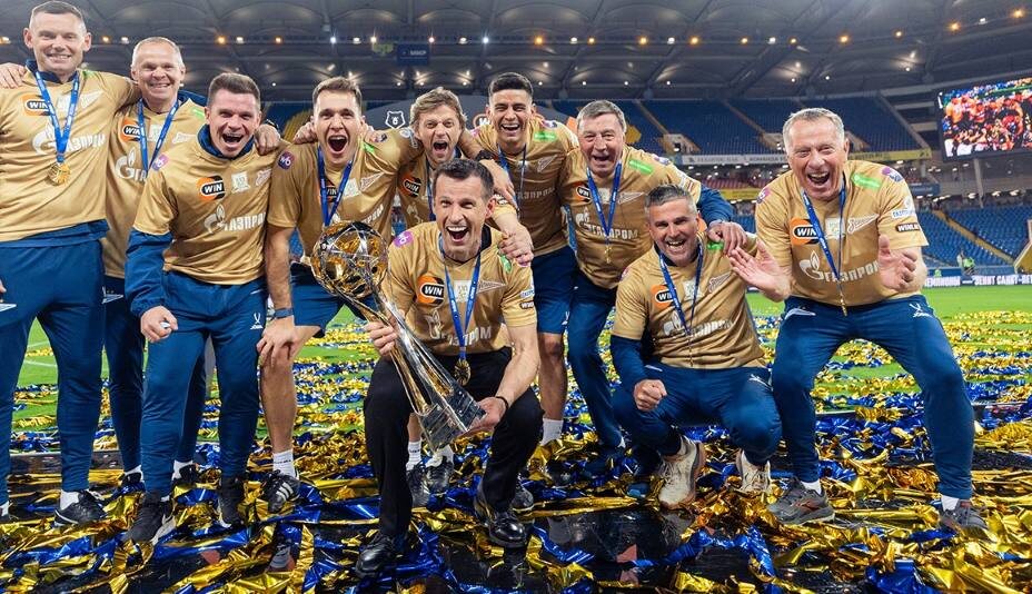    Сергей Семак и его тренерский штаб праздную победу «Зенита» в чемпионате России. Фото: ФК «Зенит»