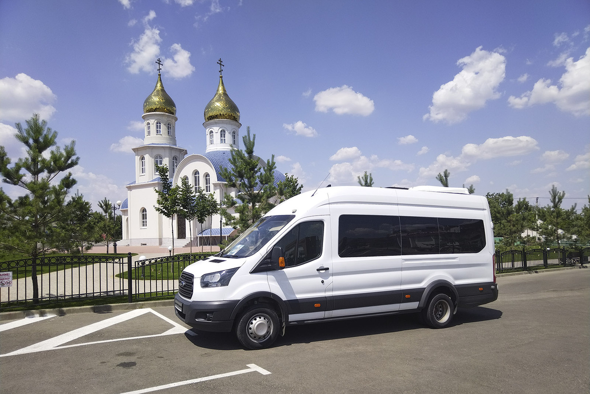 Катафалк Похоронной городской службы Краснодара.