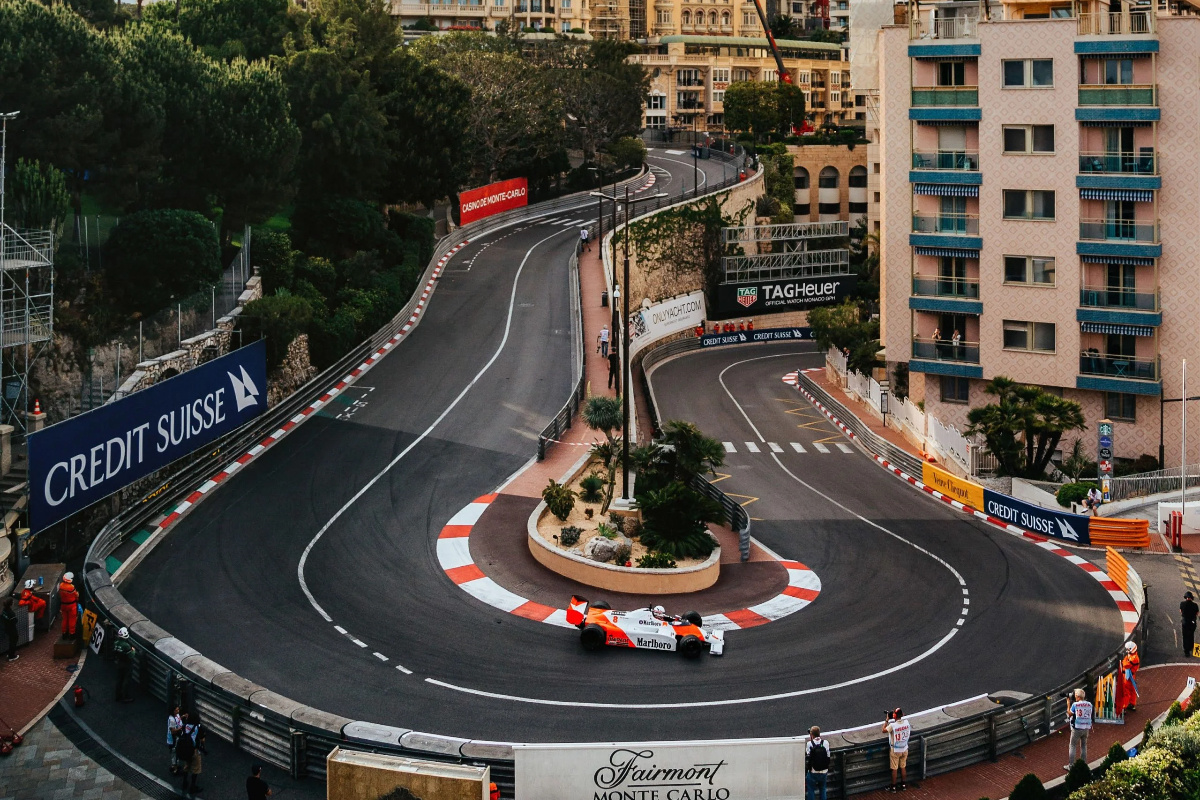    Самый медленный поворот «Формулы-1» – шпилька Grand Hotel. Фото petrolicious.com